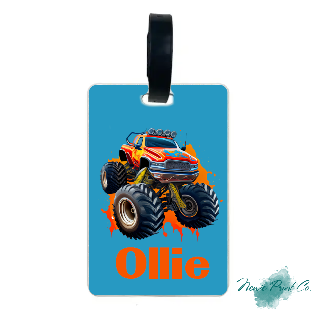 PU Leather Keyrings/Bagtags are the perfect addition to school bags and luggage can be printed with any photos or design. They are printed on both sides and include your name. Choose from one of our designs or send an image or idea through to our email to have a design customised for you.  Please email your ideas or designs to newieprintco@gmail.com  Circle - 10cm wide Rectangle - 7.5cm wide x 10cm high  Included Black bag loop